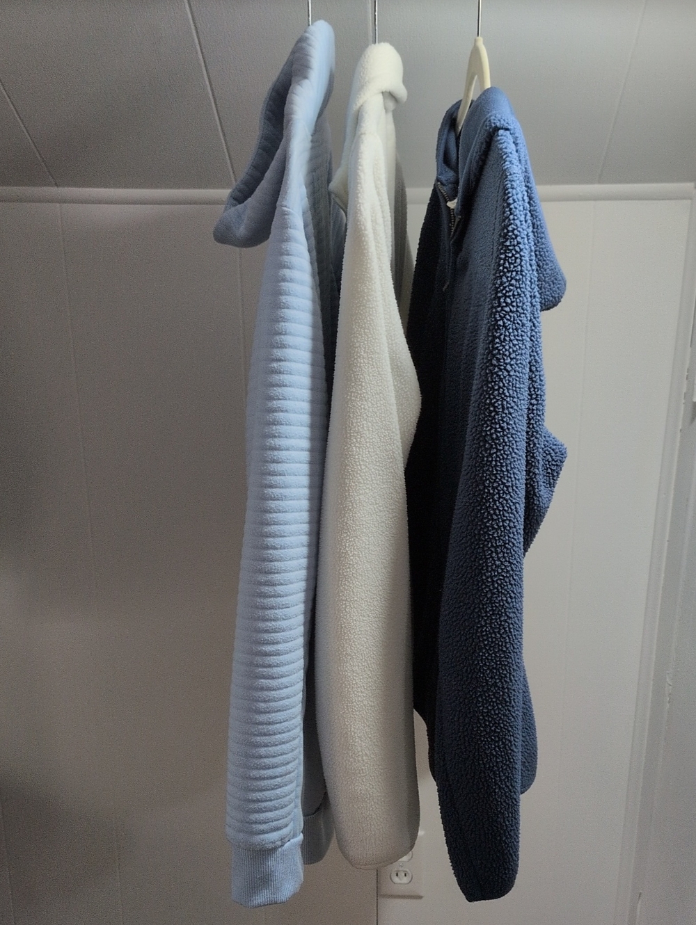Cozy Women's Hooded Sherpa Pullover - Blue & Cream